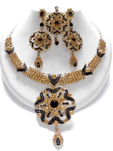 Stonestudded Jewelry Set